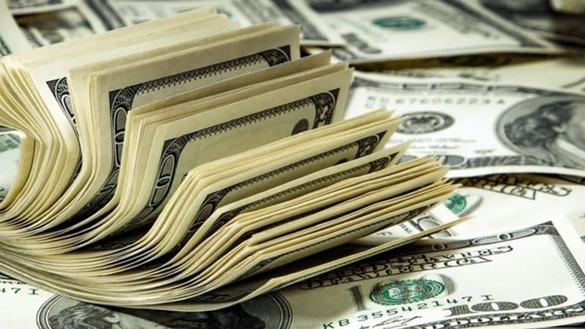 El blue se acomoda en $1.545 y la tarjeta ya perfora los $2.000: la pulseada de todos los días
