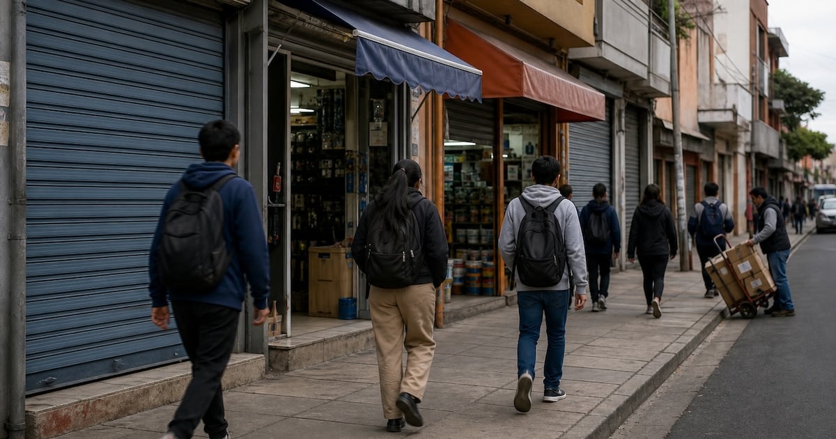 El empleo formal acumula una pérdida de 354.128 puestos desde fines de 2023 y la industria ya encadena veinte meses en retroceso