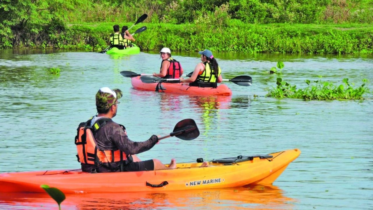 A remo por el espejo rojizo: tres formas de descubrir la laguna Setúbal desde Arroyo Leyes