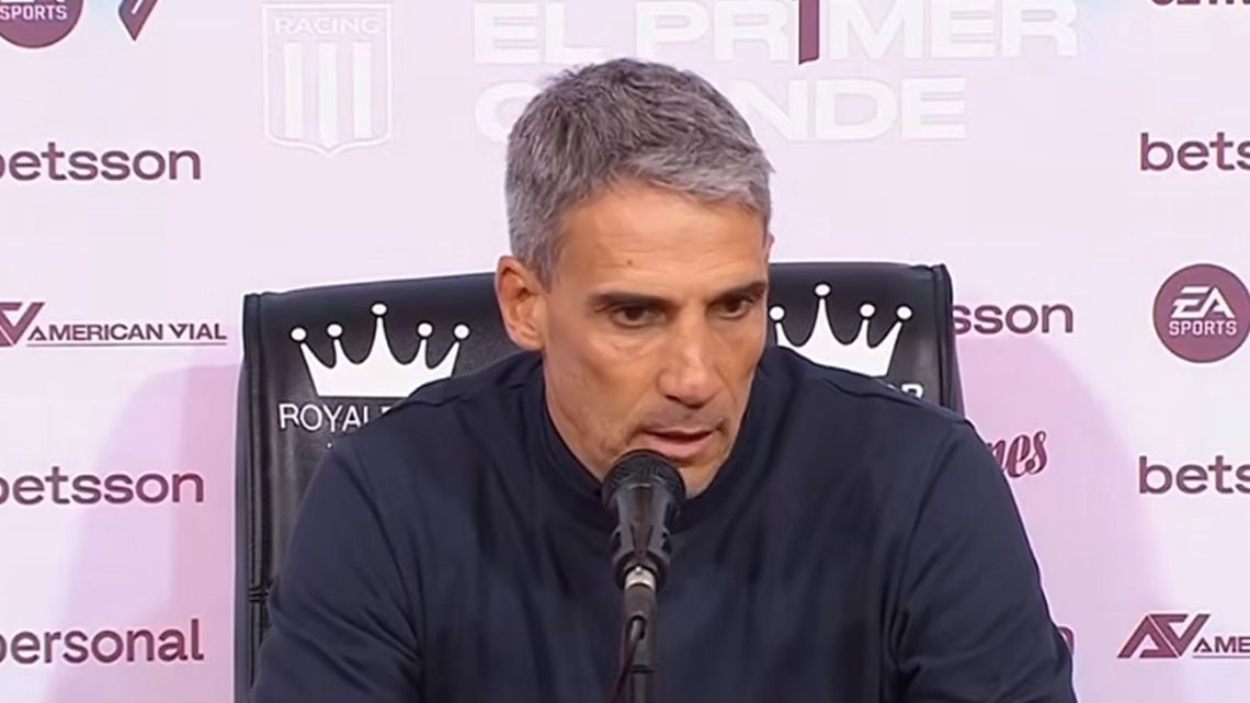 Vojvoda se planta en Racing: "No los abandono", le dice al frío de Parque Patricios