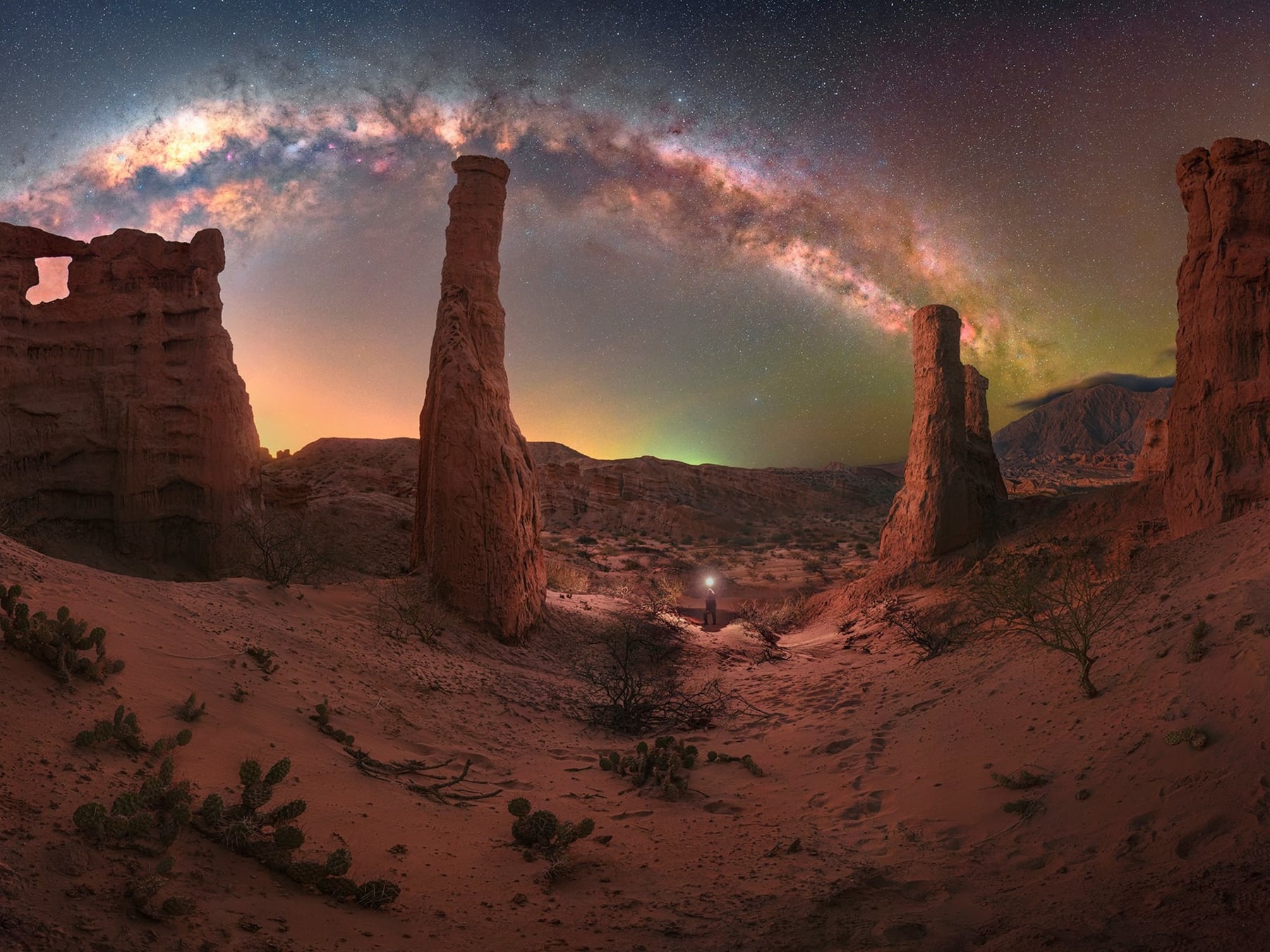 Cuando la noche se vuelve escenario: los cielos del oeste argentino que Santile eligió para retratar estrellas