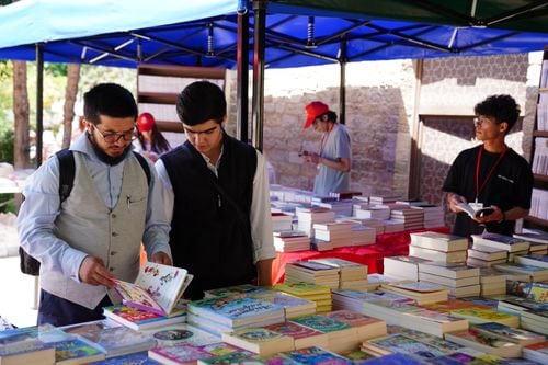 La Feria del Libro de Neuquén entra en su recta final con una oferta que va del al título de colección