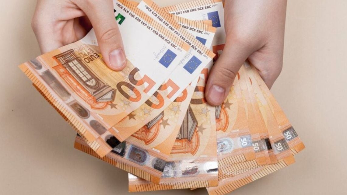 El euro blue cerró la semana quieto en 1.844,75 pesos y le sacó 64,75 al banco