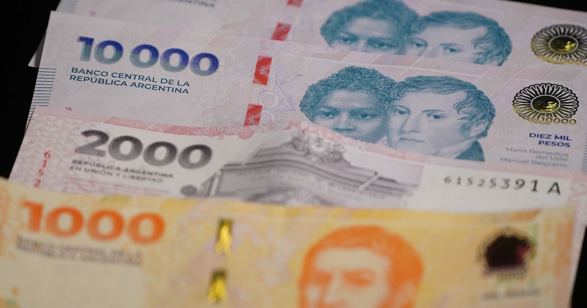 Mil pesos, la moneda que ya no alcanza para el pan ni para el viaje en colectivo