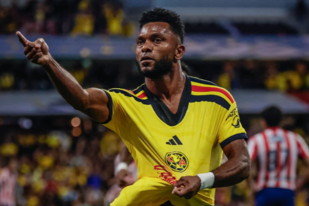 Borja se disfrazó de superhéroe, le empató el clásico a Chivas y Milito se quedó con la cara larga