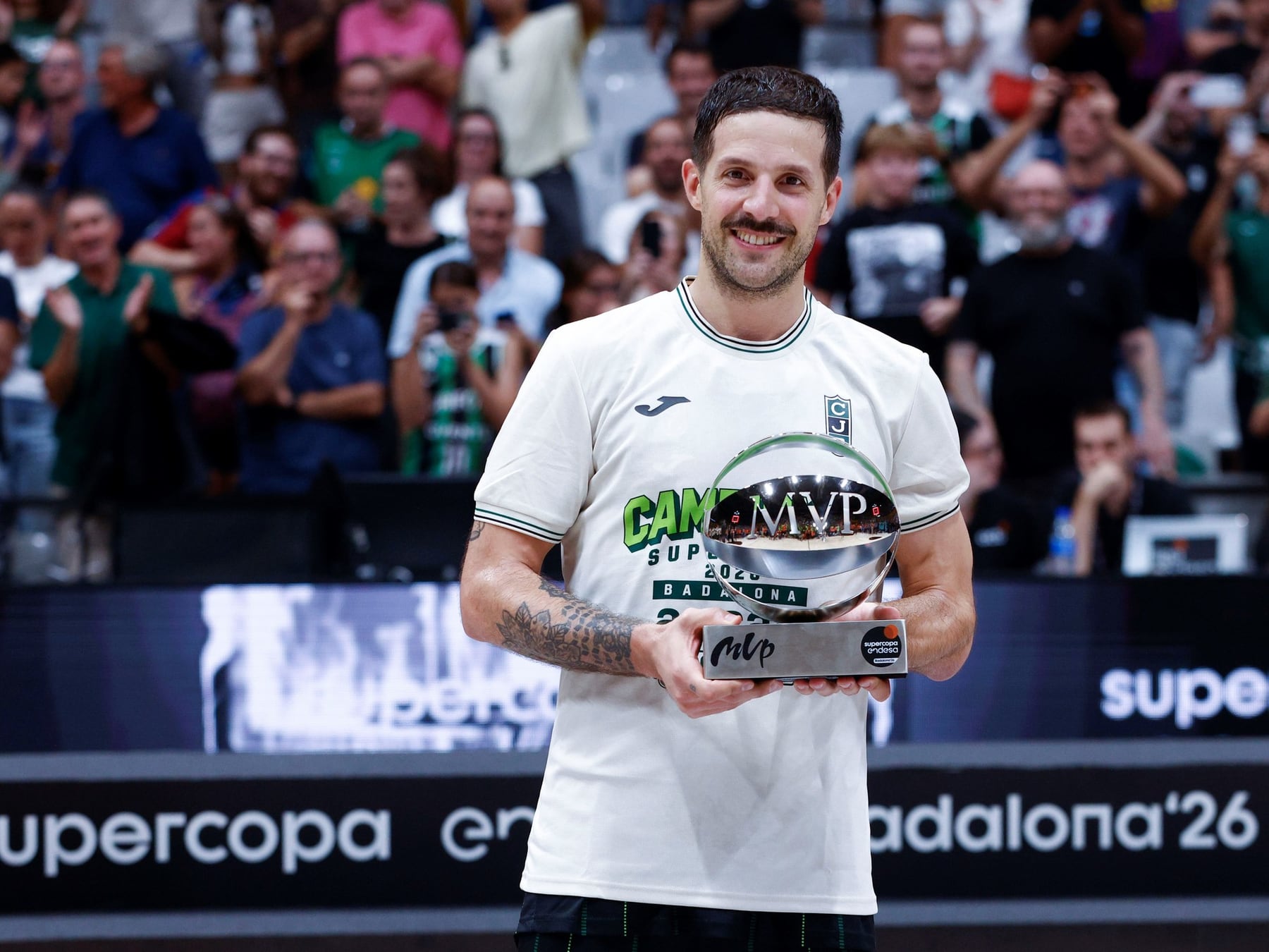 Laprovíttola le clavó nueve triples al Barcelona y se llevó la Supercopa como revancha personal