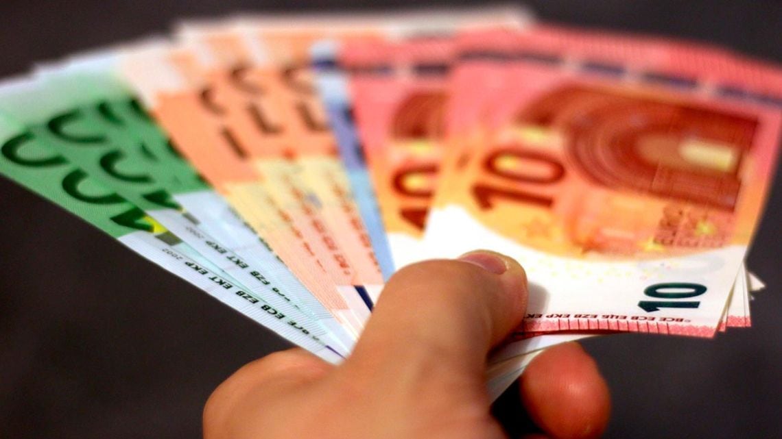El euro blue arrancó la rueda con un alza de seis pesos y se aleja de la pizarra oficial