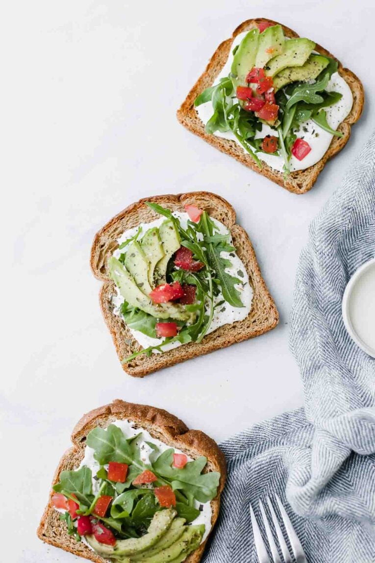 Palta tostada: cinco combinaciones para salir del clásico desayuno