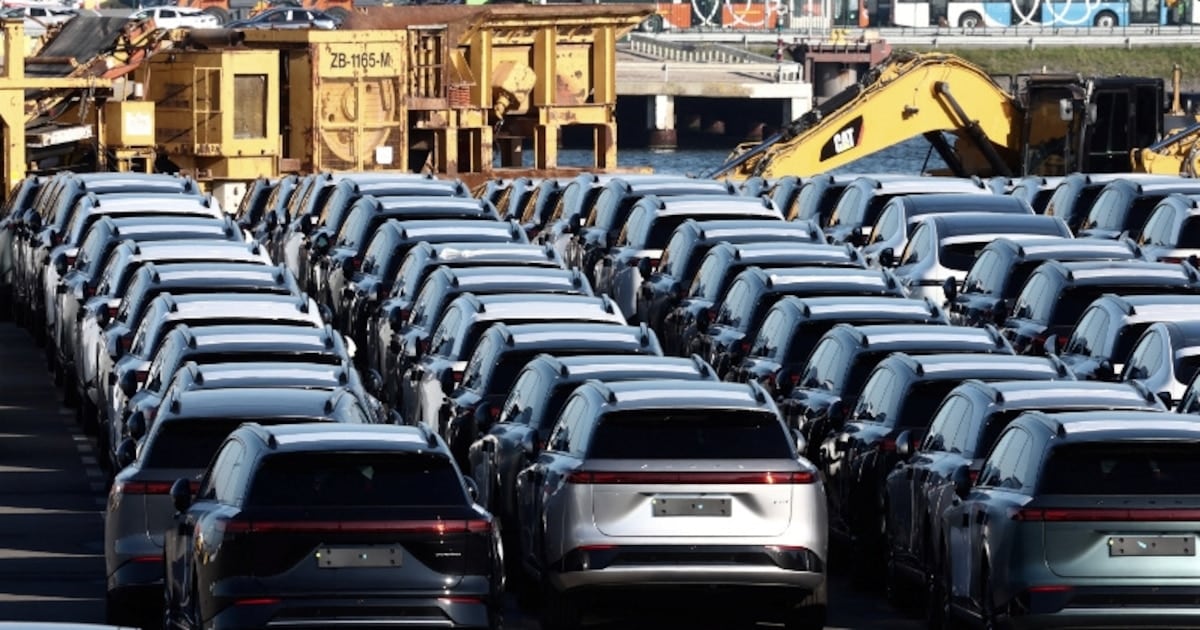 Autos extrazona: el 9,5% del mercado paga el arancel del 35% y convive con versiones exentas