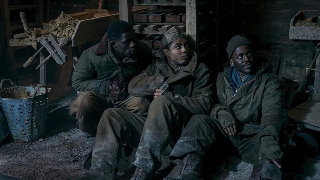 Sobrevivir a siete kilómetros: Los amos del aire, la serie bélica que pone el cuerpo en el cielo de la Segunda Guerra