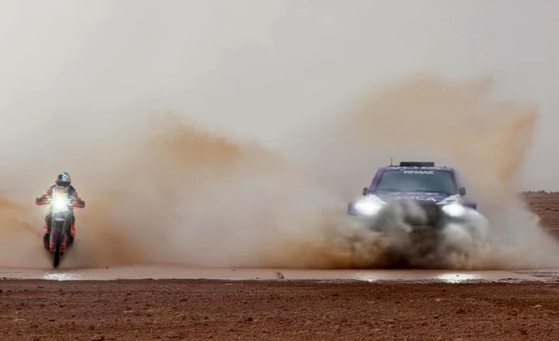 Cavigliasso y Pertegarini se mandan a la máxima y arrugan en el desierto
