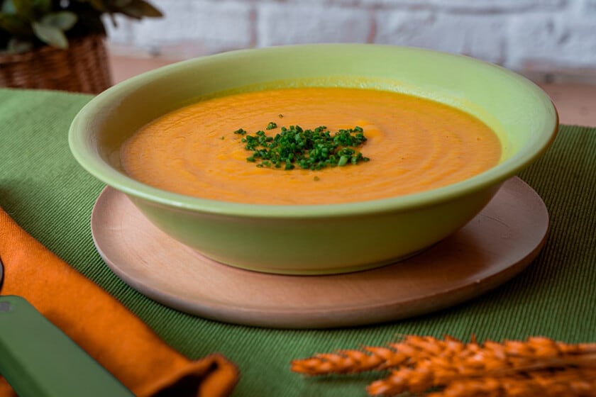 Puré de calabaza con base de cebolla y puerro: la receta de olla tapada que se resuelve en 25 minutos