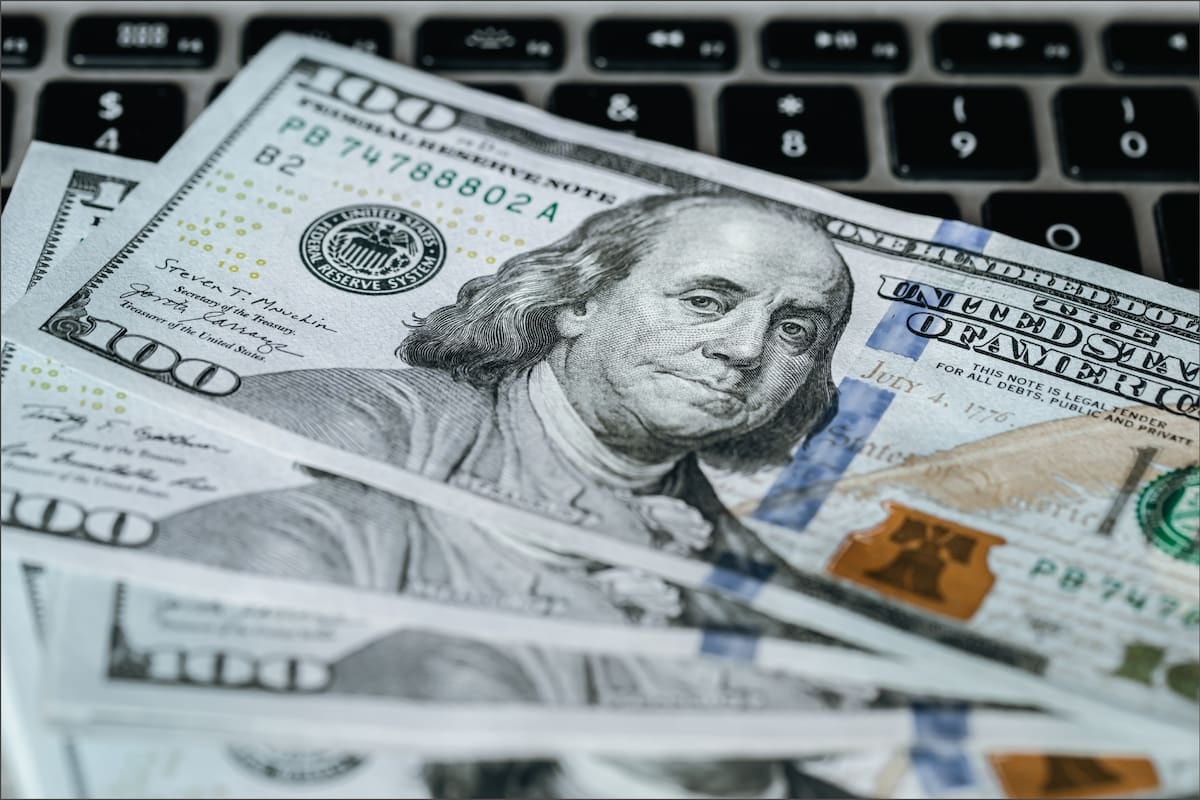 Cotización del dólar: el oficial se sostiene en $1540 y el blue en $1560 tras el cierre de la semana