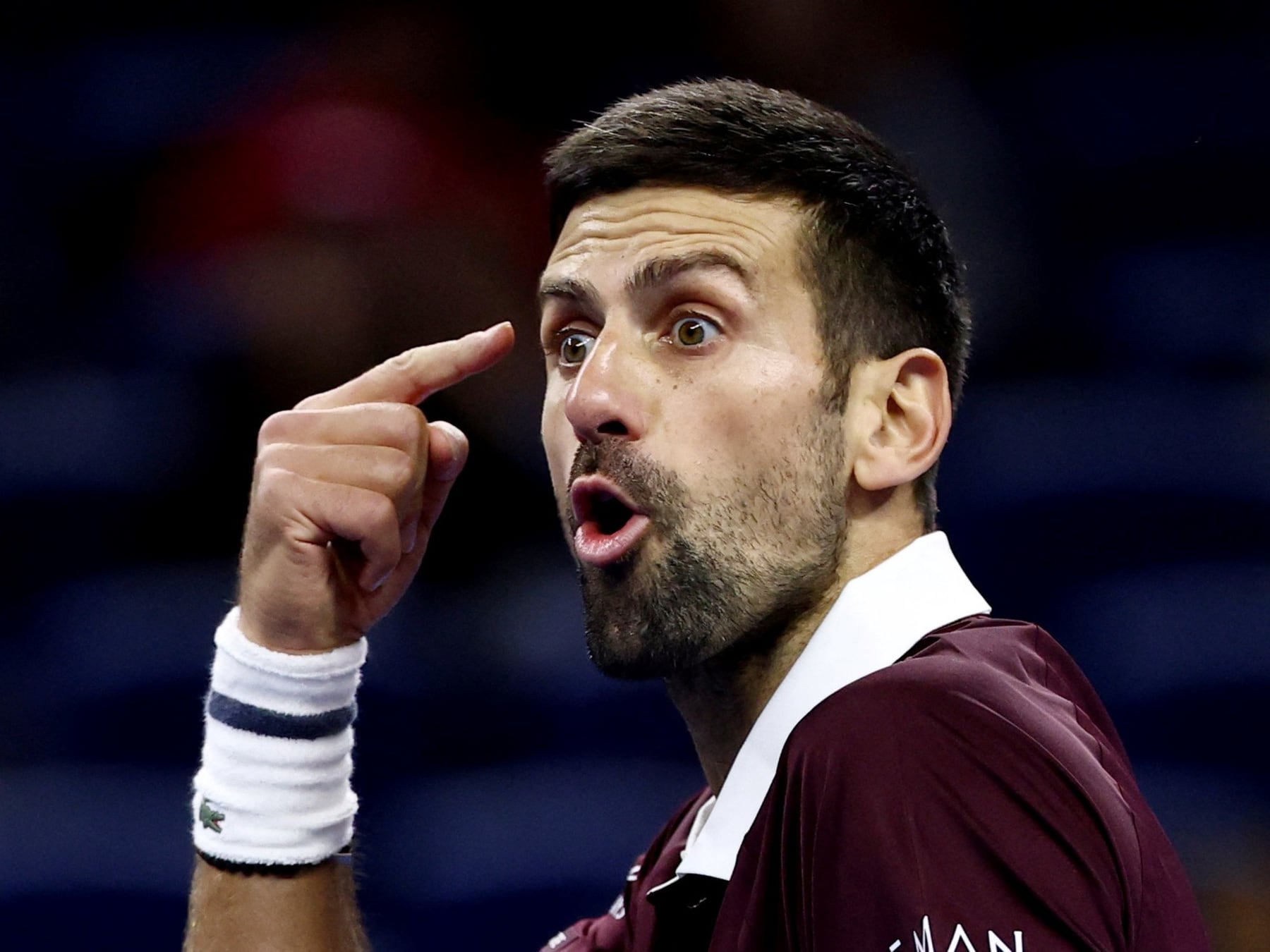 Djokovic le ganó al led, a Zverev y al juez: el serbio está en semis de Pekín