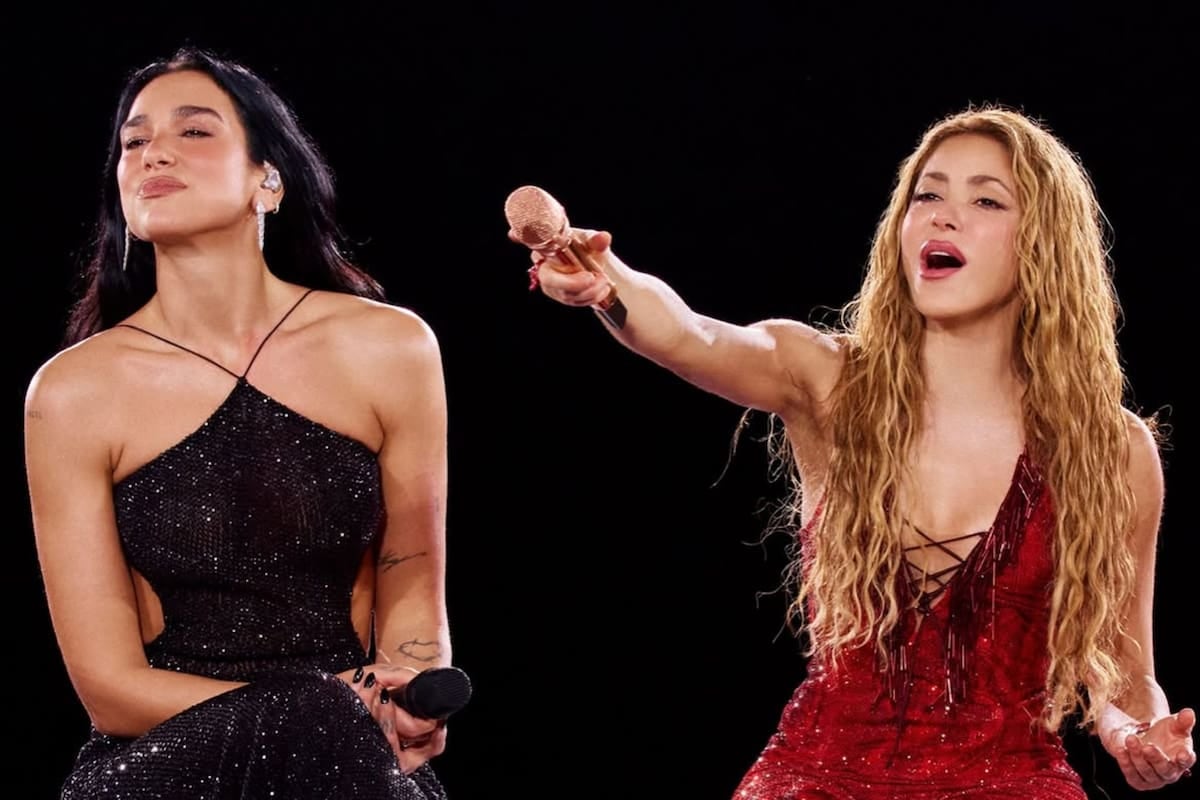 La noche que Shakira y Dua Lipa se encontraron en Madrid y cantaron Antología juntas, como una abuela que junta a sus nietas en la mesa larga