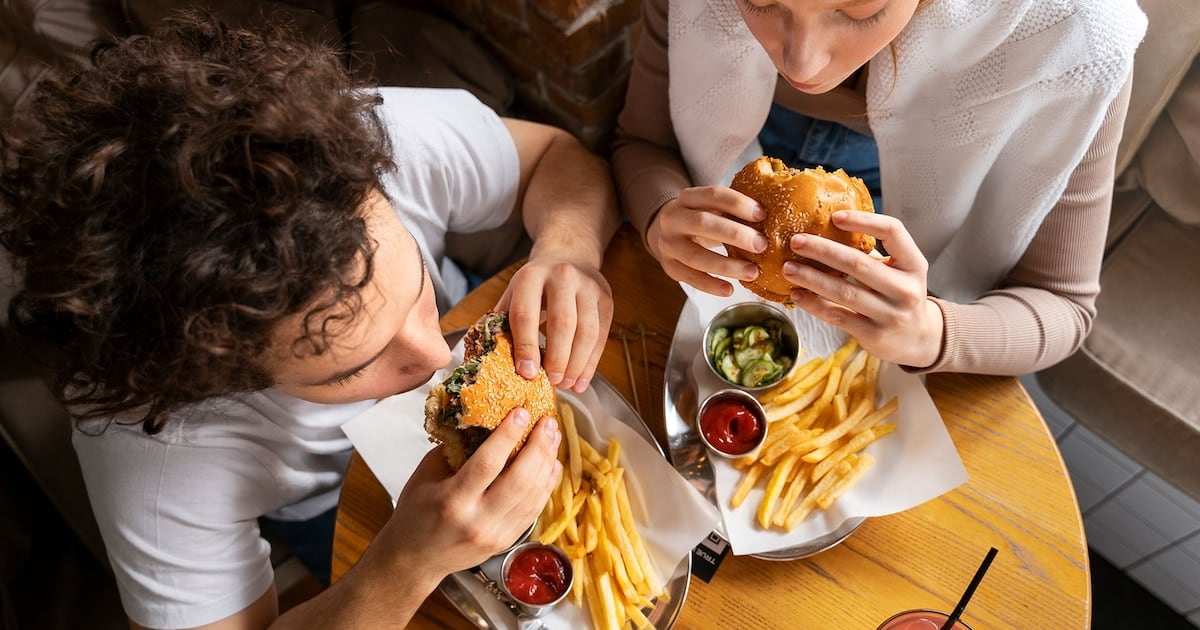Un mismo plato, dos respuestas del cuerpo: lo que dejó ver un ensayo con 57 adultos sobre los ultraprocesados