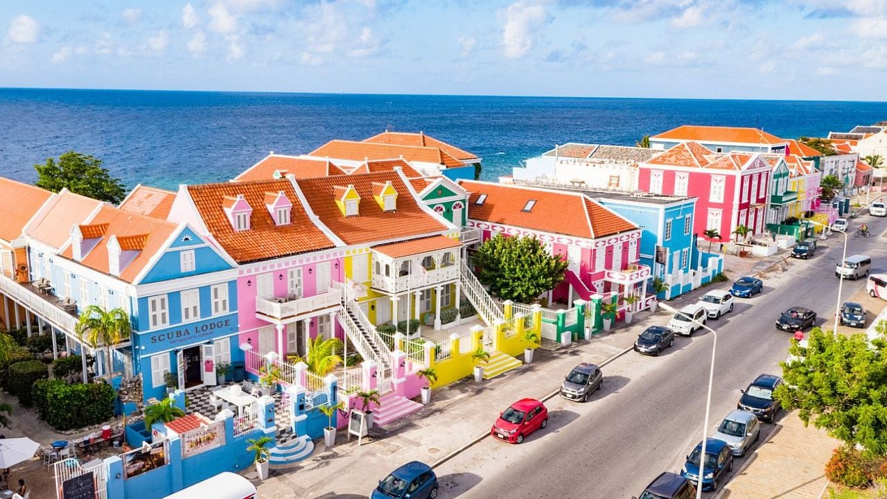 Curazao, la isla caribeña que combina calas escondidas, capital colonial y caminos de polvo para andar en buggy