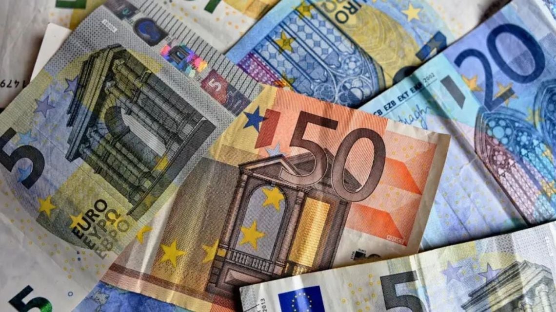 El euro blue retrocedió $6 y se negoció a $1.832,75 en la última rueda de la semana cambiaria