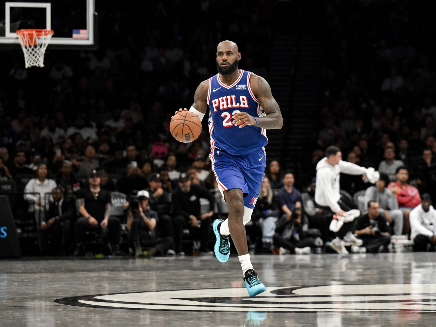 LeBron se probó la camiseta de los Sixers y Brooklyn le arruinó la fiesta