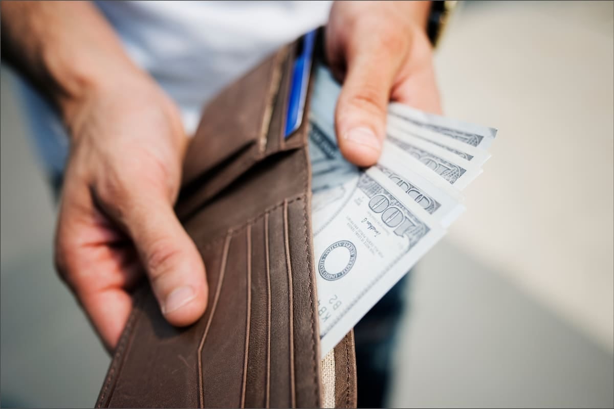 La calma cambiaria se sostiene: la brecha entre el dólar oficial y el blue volvió a quedar en apenas cinco pesos