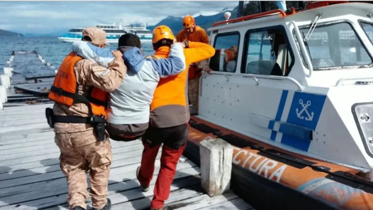 Un tobillo en el camino y una evacuación por el Nahuel Huapi: la odisea de un turista en el sendero al Bosque de los Arrayanes