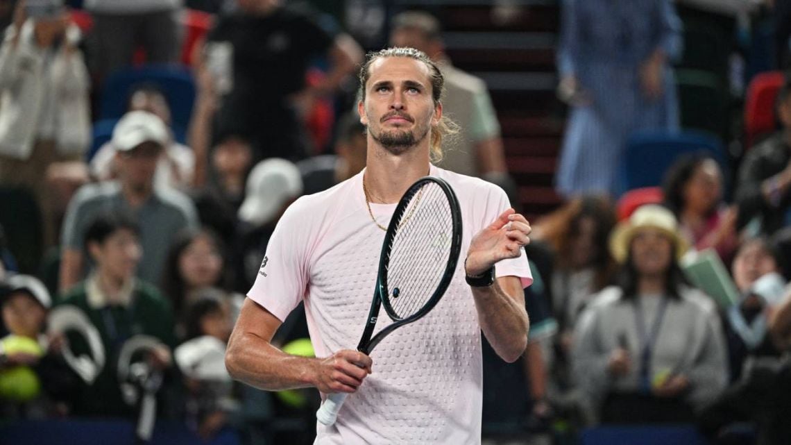 Zverev se sacó de encima a un Bublik con la caña cargada y va por De Miñaur en Shanghái