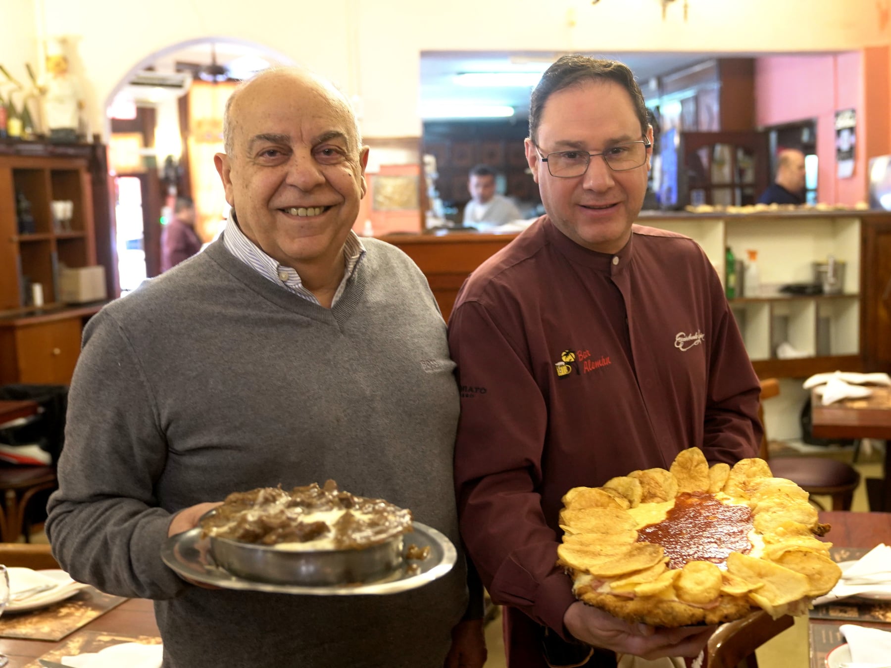 Un siglo y pico entre milanesas: la esquina de Villa Devoto donde el tiempo se sirve en plato hondo
