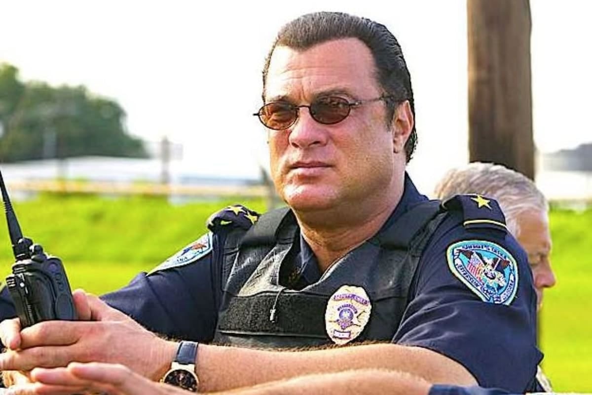 Steven Seagal cambió las cámaras por el patrullaje en la frontera texana y se calzó el cinturón negro en serio
