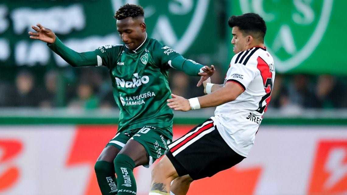 Sarmiento le pintó la cara a River en Junín y se codea con los de arriba
