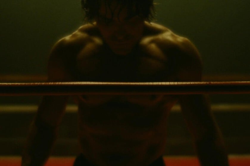 "El clan de hierro": la historia real de los Von Erich llega al streaming con un drama familiar que golpea donde duele