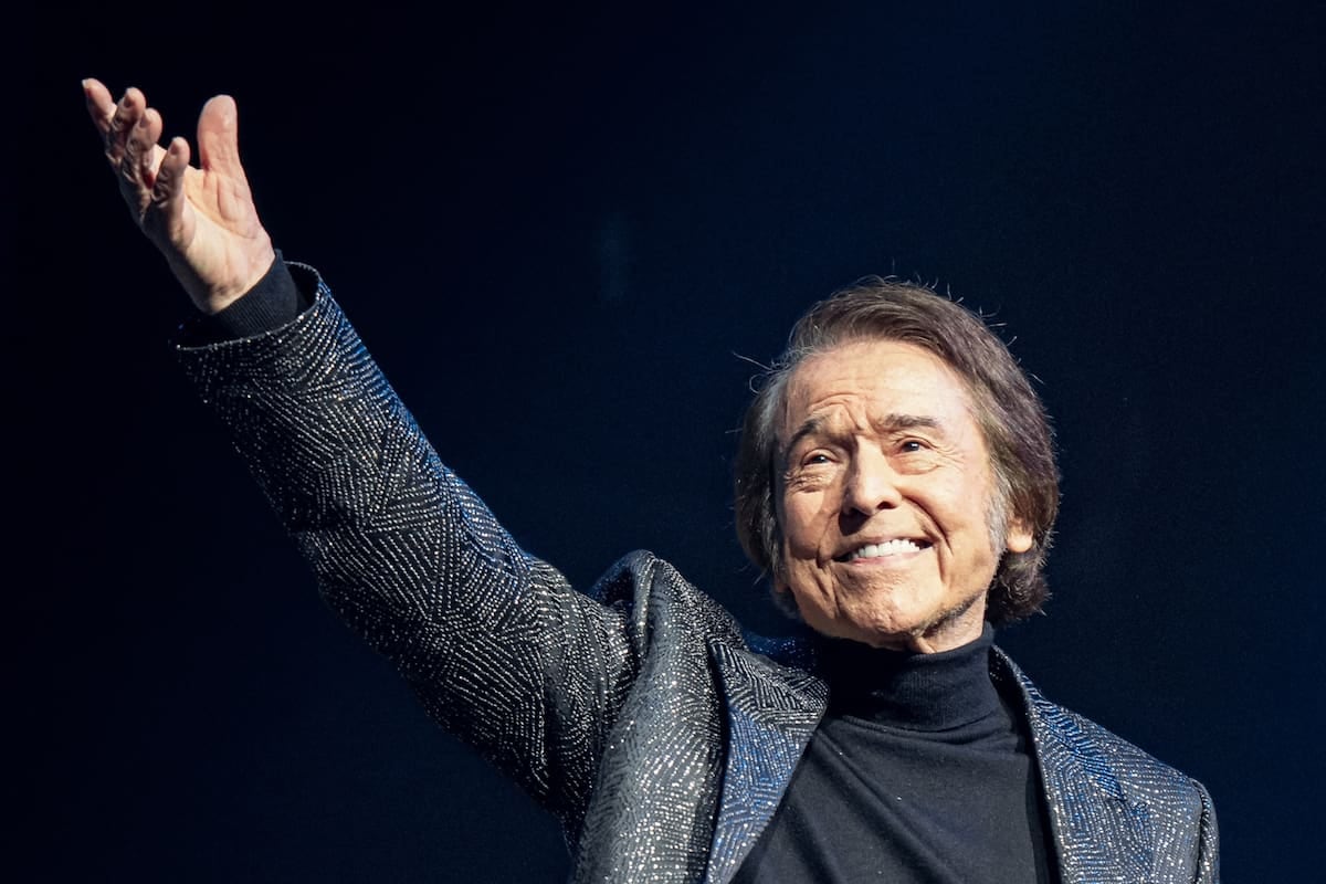 Raphael vuelve al Gran Rex con su vida entera cantada y la serie que le cuenta el pasado