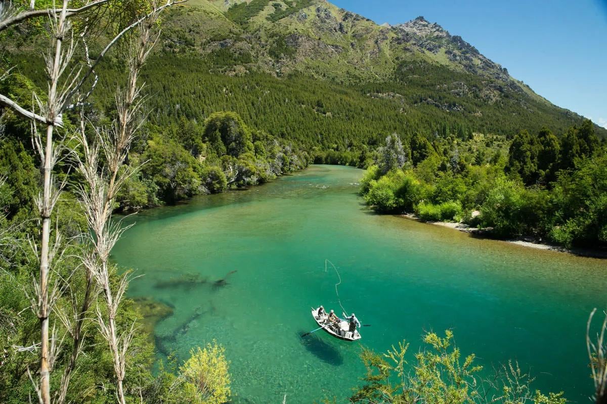 Neuquén abre la temporada de pesca con más de 56.000 kilómetros cuadrados de ríos y lagunas habilitados