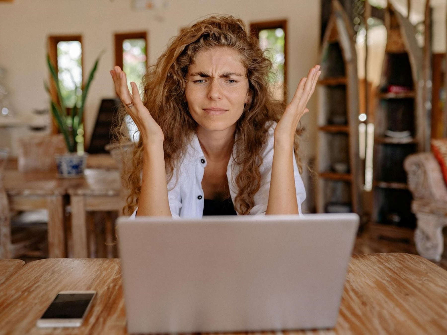 Cortisol bajo la lupa: qué hace la ciencia y por qué las redes lo vuelven un villino