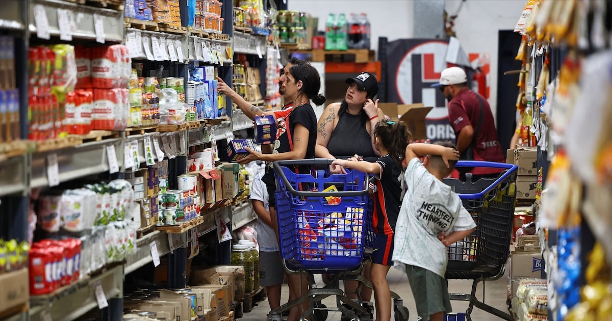El costo de vida sigue en zigzag: la inflación mensual no logra perforar el piso del 1,6% y se extendería hasta marzo de 2027