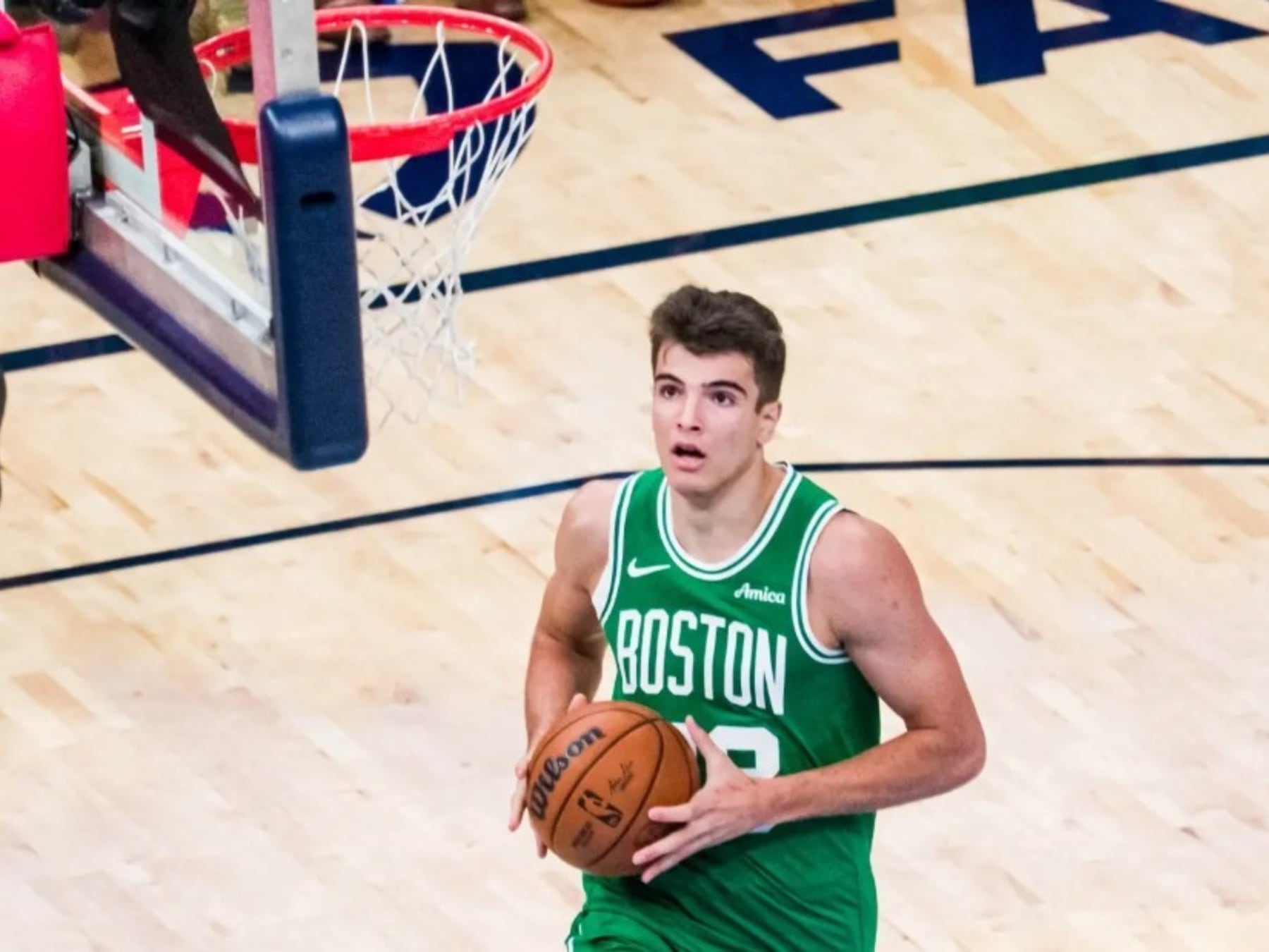 Hugo González y la volcada que le sacó cinco pasos al reglamento de la NBA