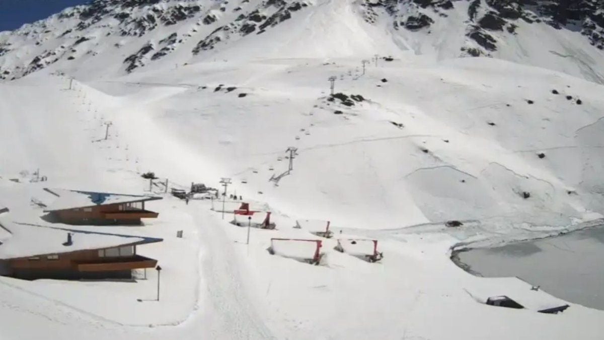 Tres muertos y cuatro heridos en una avalancha en la cordillera de Chile: el grupo operaba sin habilitaciones en una zona restringida