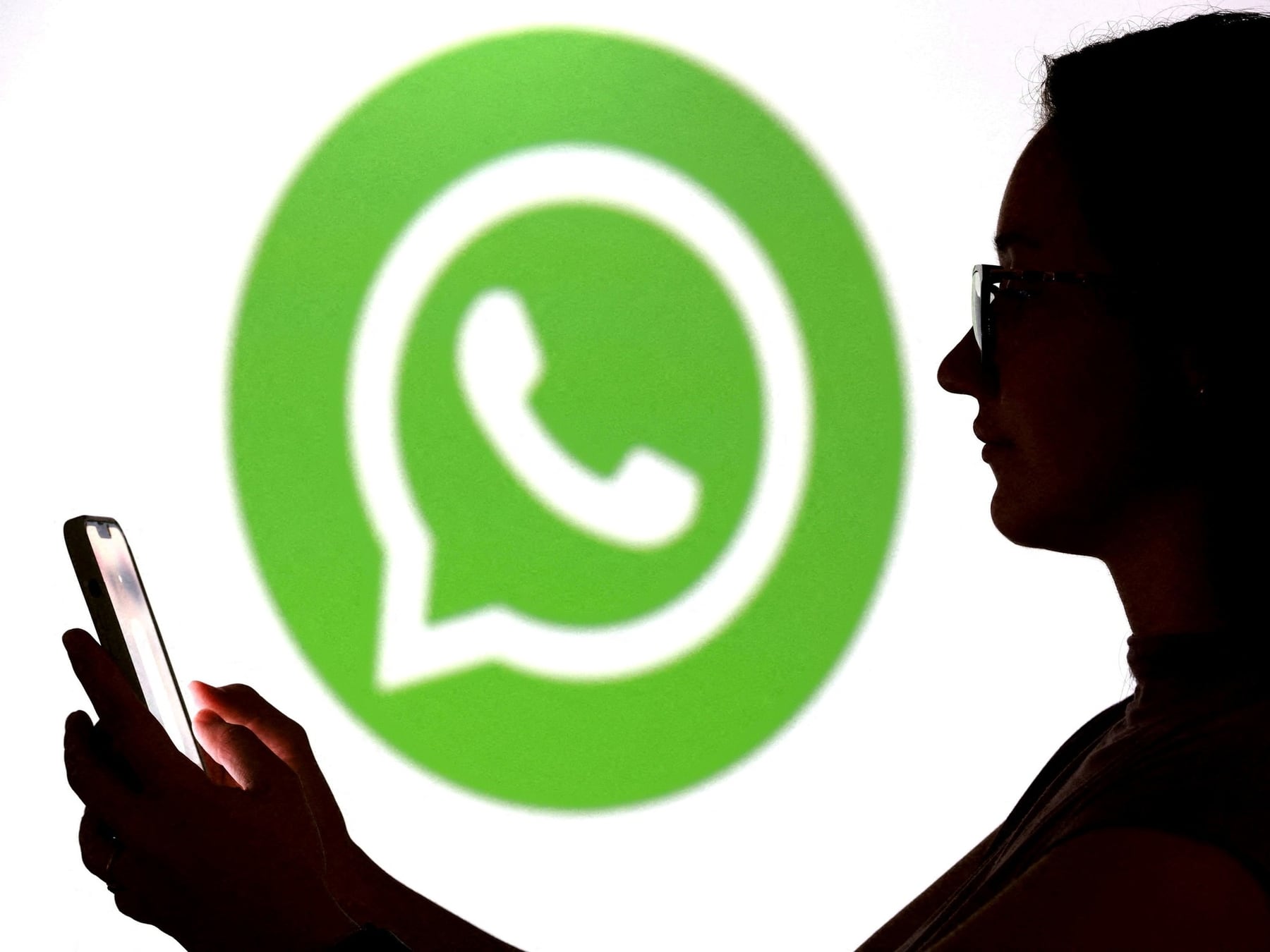 ¿Tenés el WhatsApp abierto en un equipo que no es tuyo? Así podés comprobarlo y echarlo en segundos