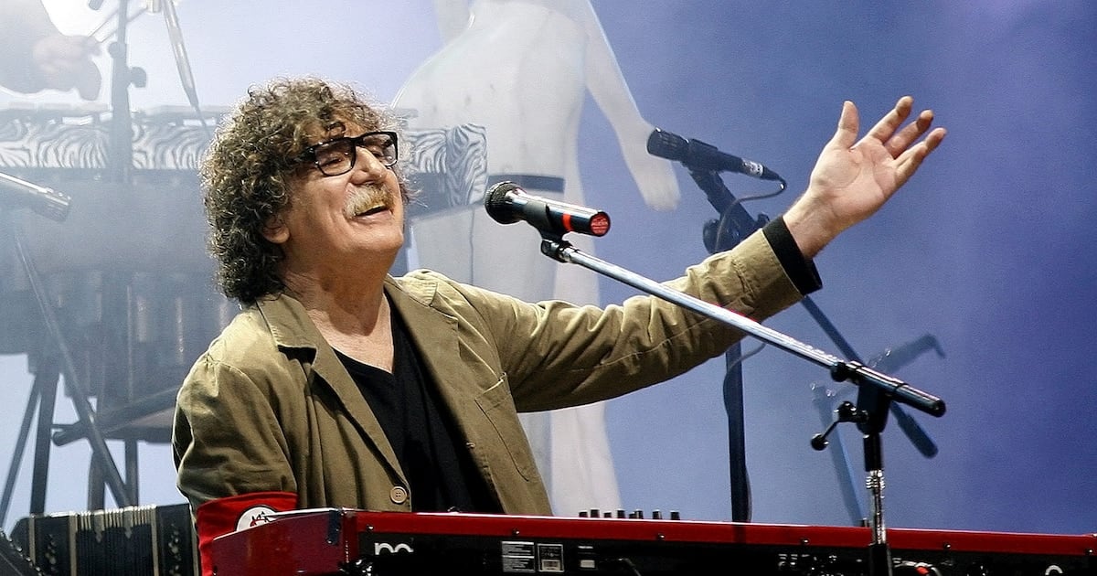 Charly García llegó a los 75 con un festejo dethose que se vonta por las calles