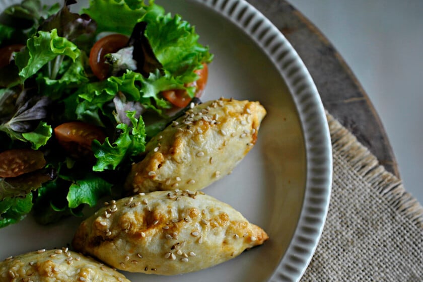 Empanadillas caseras de ternera y champiñones: la clave está en darles tiempo a la masa