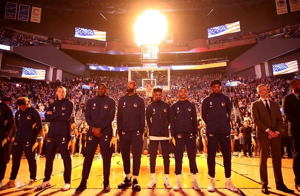 LeBronzegó a Trump y los 76ers seKwaron de 29 puntos
